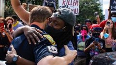 Mort de George Floyd : 19 images positives et bienveillantes des manifestations, loin des violences